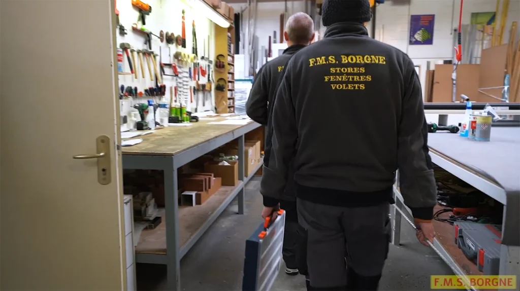 Une équipe en train de partir chez un client