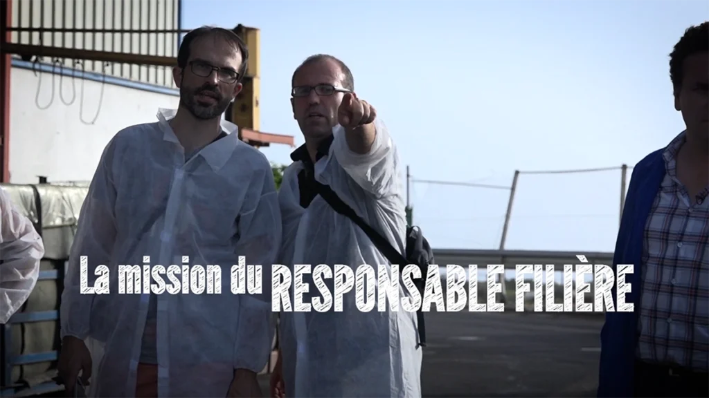 Responsables de filière industrielle en visite de site, image tirée d’un film de sensibilisation produit par Scriptonic